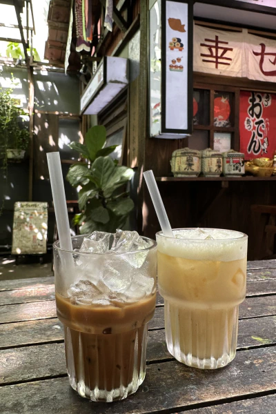 Nhâm nhi cafe